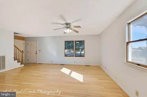 Living - 35527 Jami Ave, Laurel, DE 19956 photo 1 of 2