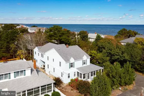 8 Rhode Island Ave, Lewes, DE 19958