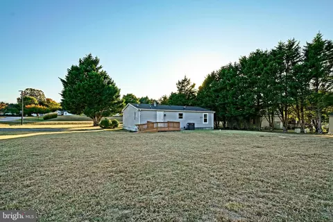 Exterior - 14 Circle Dr E, Milton, DE 19968 photo 4 of 5