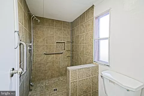 Bath - 14 Circle Dr E, Milton, DE 19968 photo 2 of 3
