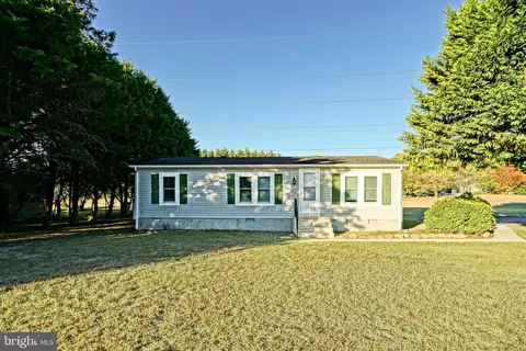 Exterior - 14 Circle Dr E, Milton, DE 19968 photo 1 of 5