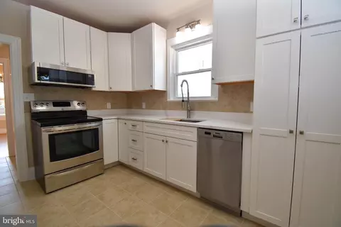 Kitchen - 705 E Market St, Georgetown, DE 19947 photo 2 of 4