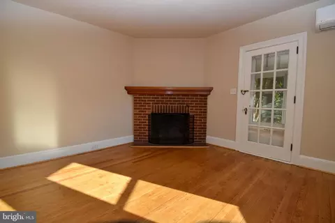 Living - 705 E Market St, Georgetown, DE 19947 photo 2 of 3