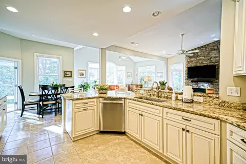 Kitchen - 35201 Seaport Loop, Lewes, DE 19958 photo 4 of 7