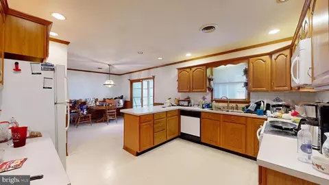 Entry Way - 28196 Layton Rd, Laurel, DE 19956 photo 5 of 10
