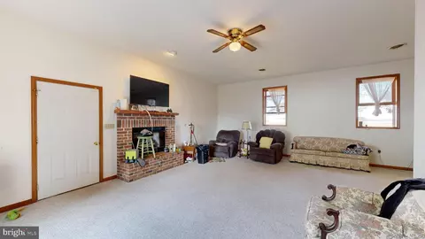 Living - 28196 Layton Rd, Laurel, DE 19956 photo 2 of 3