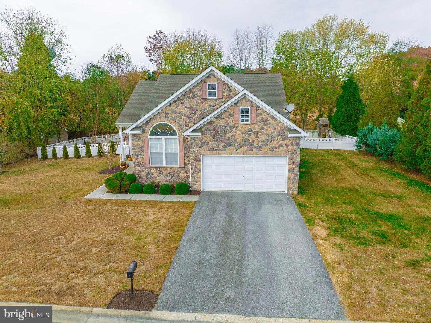 Exterior - 4 Buttercup Dr, Georgetown, DE 19947 photo 2 of 6