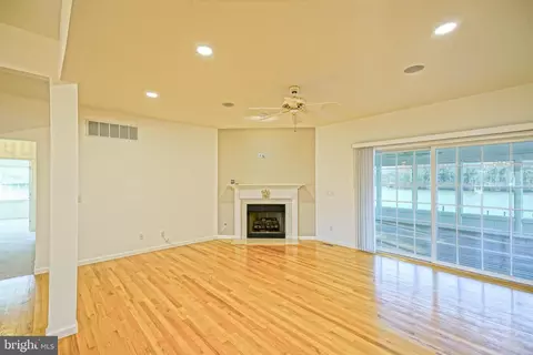 Living - 30748 Elm Dr, Lewes, DE 19958 photo 5 of 7