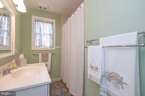 Bath - 37714 Balsa St, Ocean View, DE 19970 photo 3 of 5