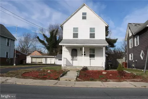 545 E 4th St, Laurel, DE 19956 photo 1