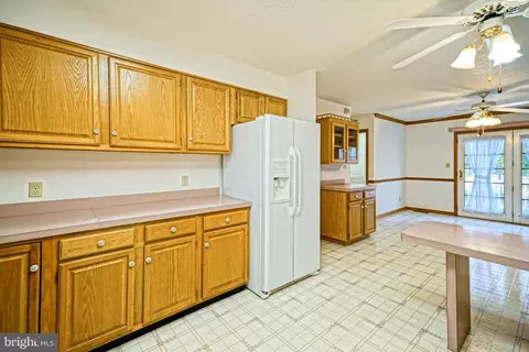 Kitchen - 19325 E Redden Rd, Georgetown, DE 19947 photo 4 of 5