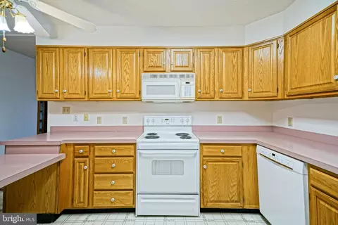 Kitchen - 19325 E Redden Rd, Georgetown, DE 19947 photo 3 of 5