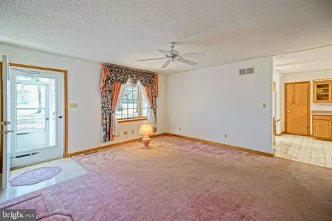 Living - 19325 E Redden Rd, Georgetown, DE 19947 photo 4 of 5