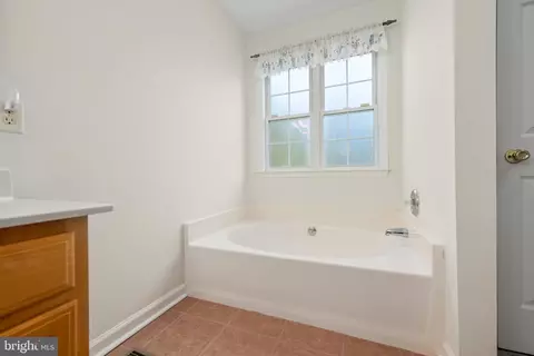 Bath - 2 Alderleaf Dr, Lewes, DE 19958 photo 2 of 3