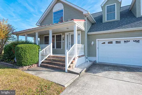 6 S Primrose Ln, Ocean View, DE 19970