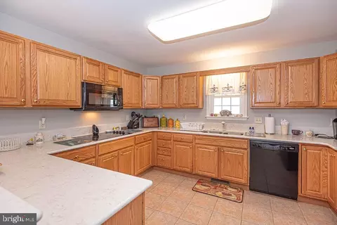 Kitchen - 6 S Primrose Ln, Ocean View, DE 19970 photo 4 of 5