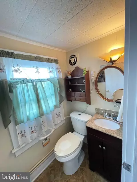 Bath - 211 W 6th St, Laurel, DE 19956 photo 3 of 3
