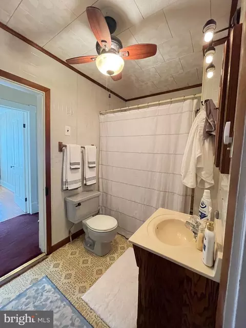Bath - 211 W 6th St, Laurel, DE 19956 photo 1 of 3