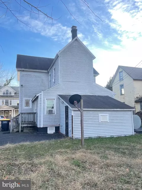Exterior - 211 W 6th St, Laurel, DE 19956 photo 2 of 3