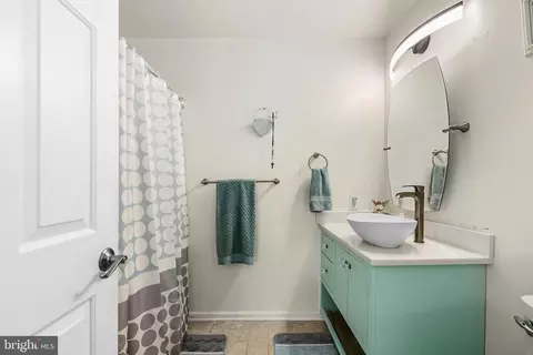 Bath - 10 Goldenrod Dr, Georgetown, DE 19947 photo 1 of 2
