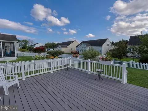 Exterior - 33096 E Light Dr, Lewes, DE 19958 photo 2 of 10