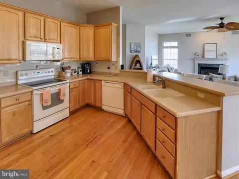Kitchen - 33096 E Light Dr, Lewes, DE 19958 photo 4 of 6