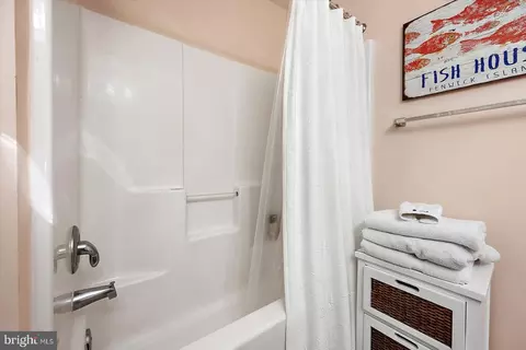 Bath - 25 John Hall Dr #40, Ocean View, DE 19970 photo 2 of 4