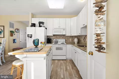 Kitchen - 25 John Hall Dr #40, Ocean View, DE 19970 photo 5 of 5