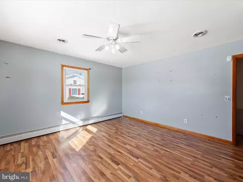 Living - 13 Donovan Dr, Milford, DE 19963 photo 5 of 9