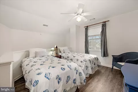 Bedroom - 45 Willow Oak Ave # B, Ocean View, DE 19970 photo 8 of 10