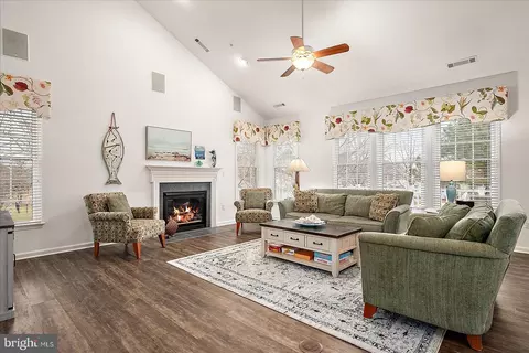 Living - 45 Willow Oak Ave # B, Ocean View, DE 19970 photo 1 of 6