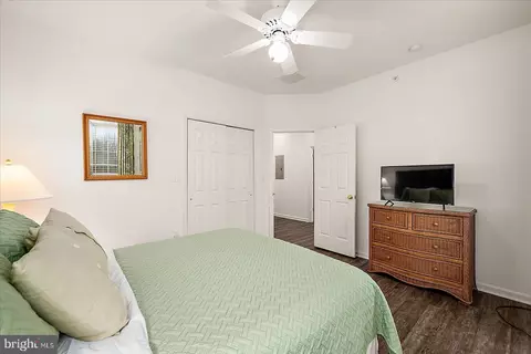 Bedroom - 45 Willow Oak Ave # B, Ocean View, DE 19970 photo 6 of 10