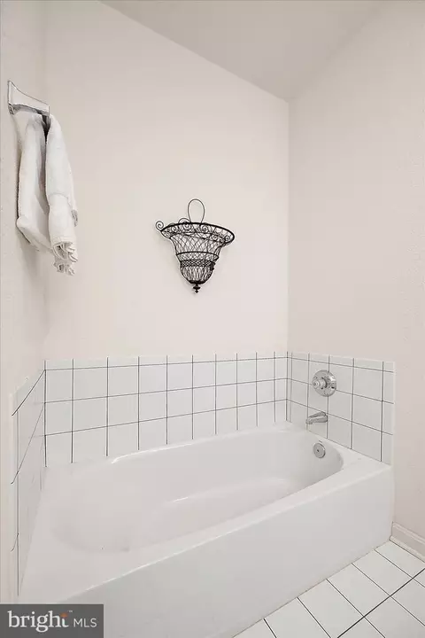 Bath - 45 Willow Oak Ave # B, Ocean View, DE 19970 photo 3 of 6