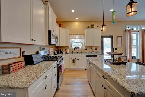Kitchen - 20689 Wilson Rd, Georgetown, DE 19947 photo 4 of 5