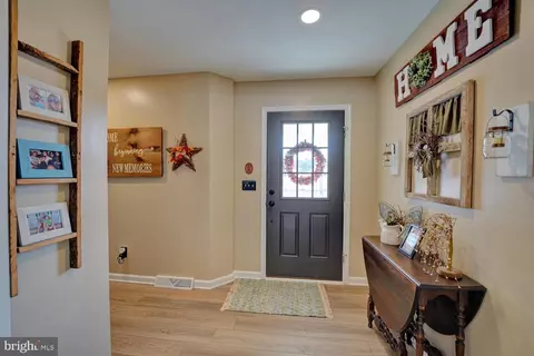 Entry Way - 20689 Wilson Rd, Georgetown, DE 19947 photo 4 of 12