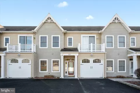 2 Smithfield Ct #103, Ocean View, DE 19970