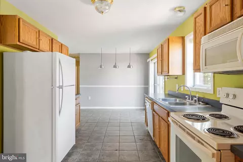 Kitchen - 102 Sailor Ln, Milton, DE 19968 photo 2 of 2