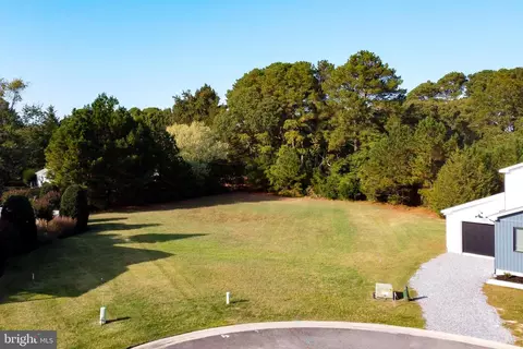 5 Captains Ct, Ocean View, DE 19970