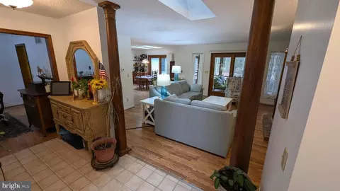 Entry Way - 32757 Pine Grove Rd, Laurel, DE 19956 photo 2 of 16