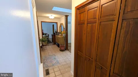Entry Way - 32757 Pine Grove Rd, Laurel, DE 19956 photo 4 of 16