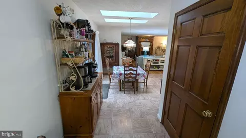 Entry Way - 32757 Pine Grove Rd, Laurel, DE 19956 photo 11 of 16
