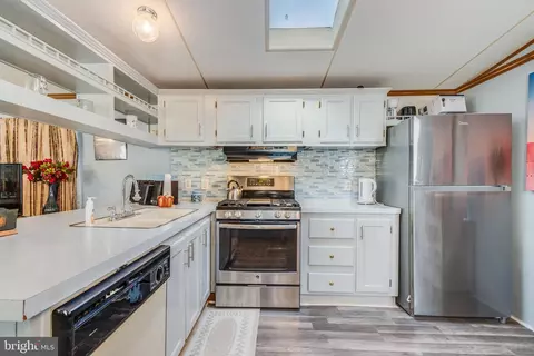 6 Spinning Wheel Ln, Rehoboth Beach, DE 19971