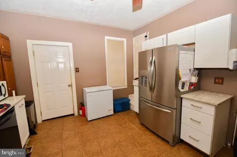 Entry Way - 200 E Grove St, Delmar, DE 19940 photo 1 of 4