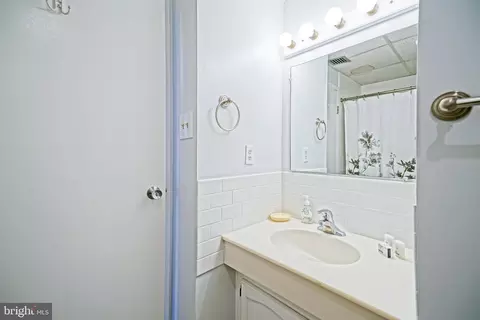Bath - 100 Savannah Rd E #5D, Lewes, DE 19958 photo 3 of 3