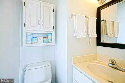 Bath - 100 Savannah Rd E #5D, Lewes, DE 19958 photo 1 of 3