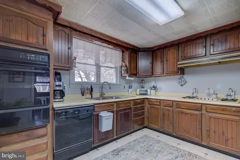 Kitchen - 15997 Pickering Dr, Milton, DE 19968 photo 2 of 3