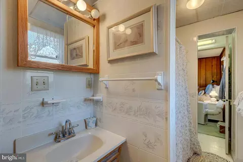 Bath - 15997 Pickering Dr, Milton, DE 19968 photo 1 of 4
