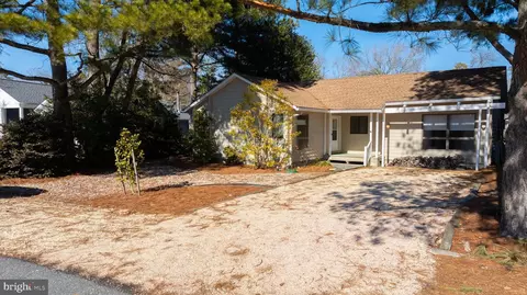 602 Sussex Ct, Bethany Beach, DE 19930