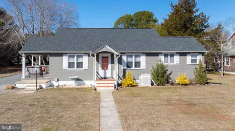 14 Central Ave, Ocean View, DE 19970