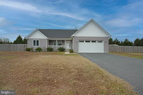 8 Falcon Crest Dr, Harbeson, DE 19951